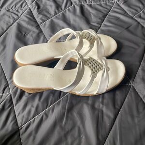 Italian show makers women white wedge straps sandals shoes size 9.5